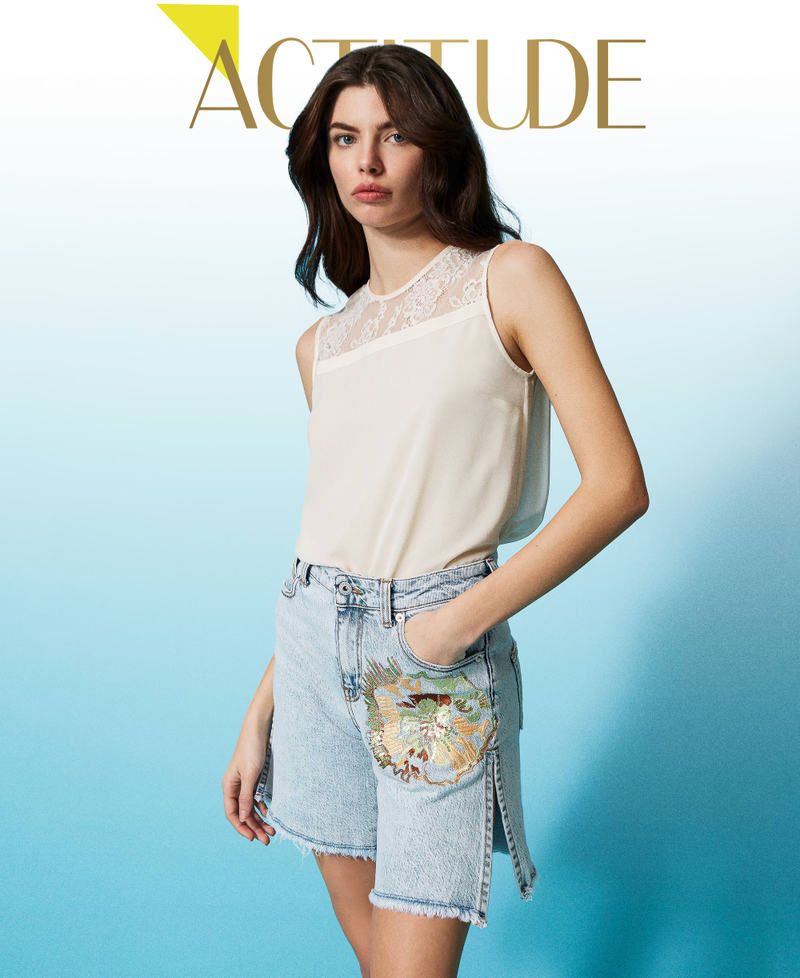 Short en denim avec broderie