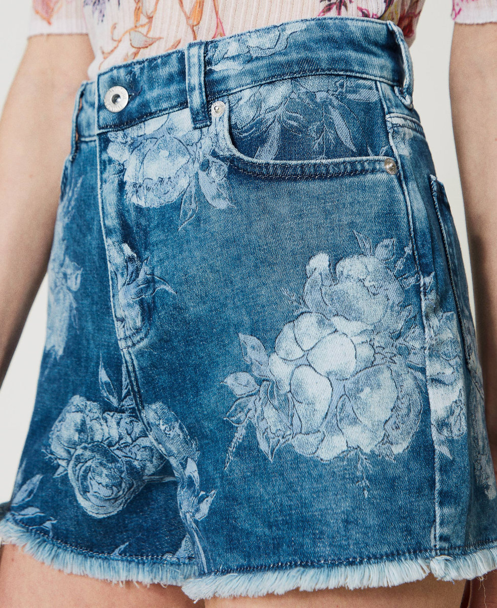 Denim shorts with rose print