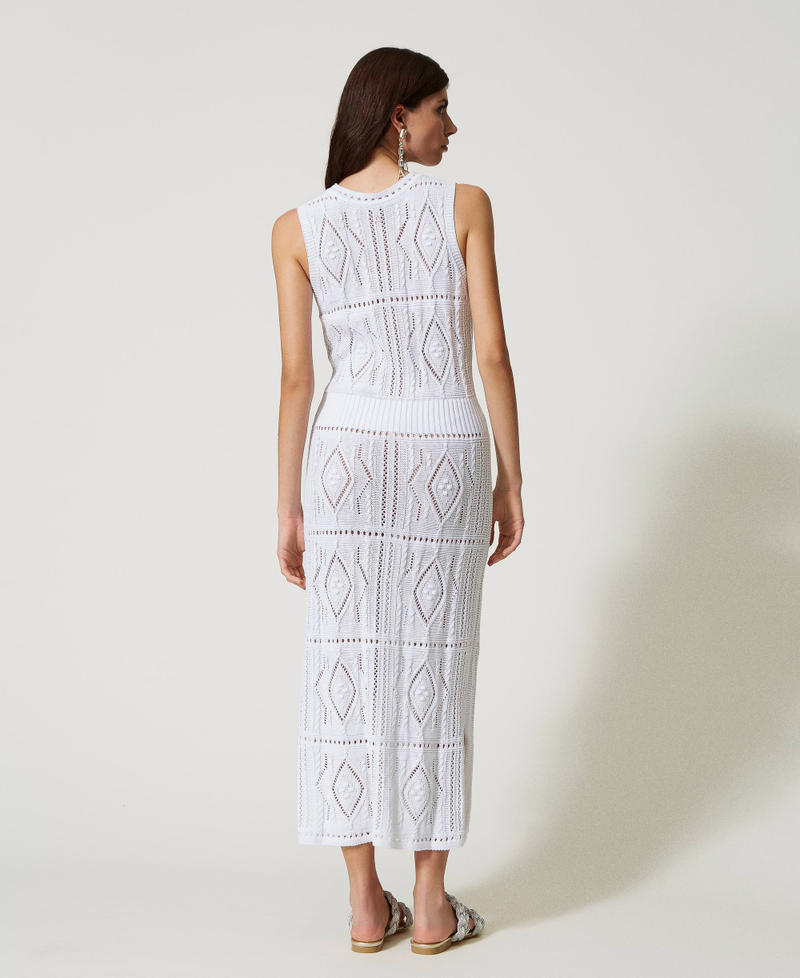Robe mi-longue en maille avec losanges