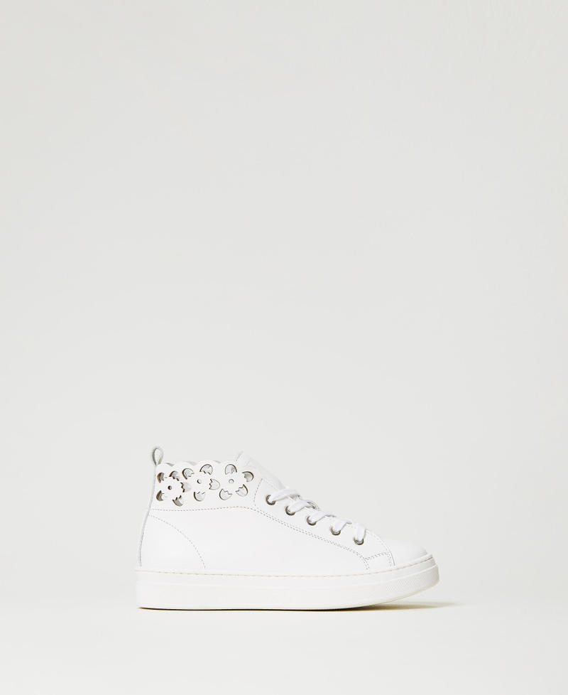 Openwork hart trainers