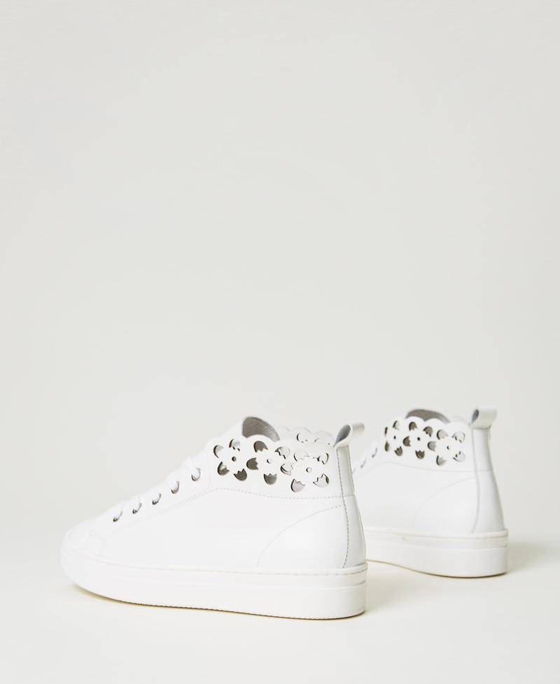 Openwork hart trainers