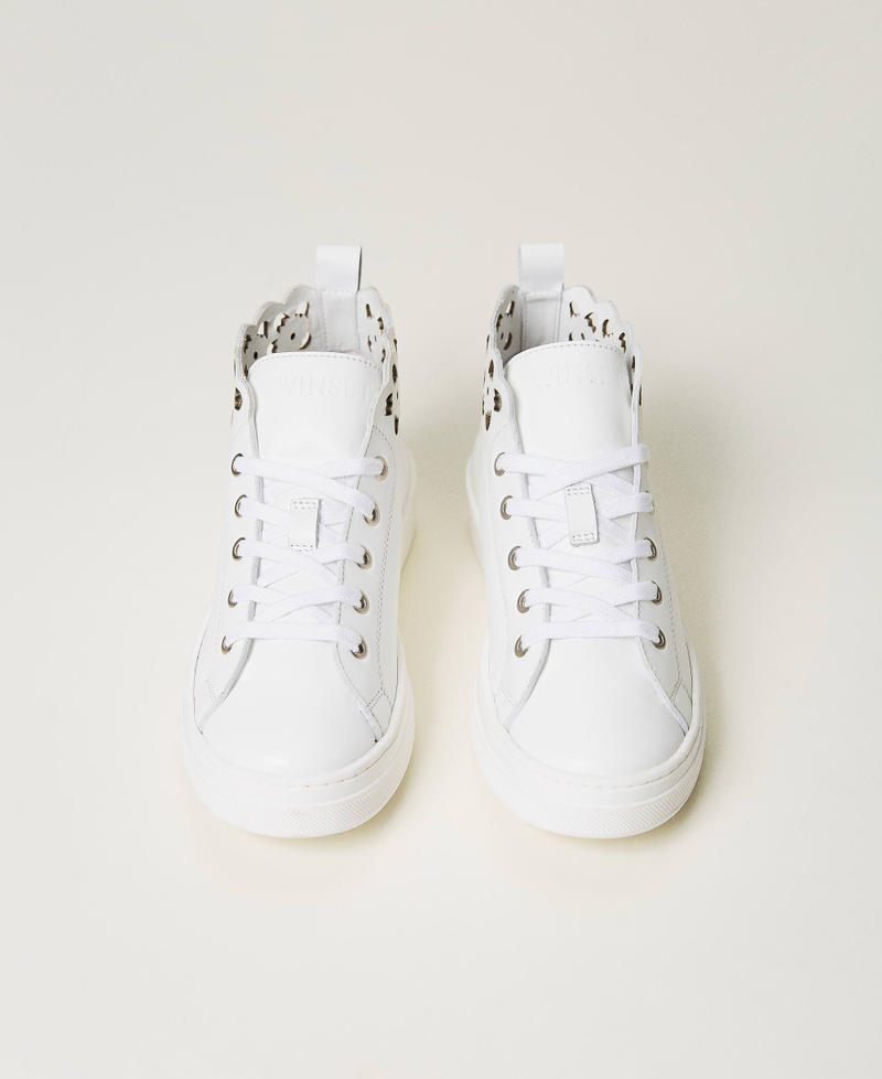 Openwork hart trainers