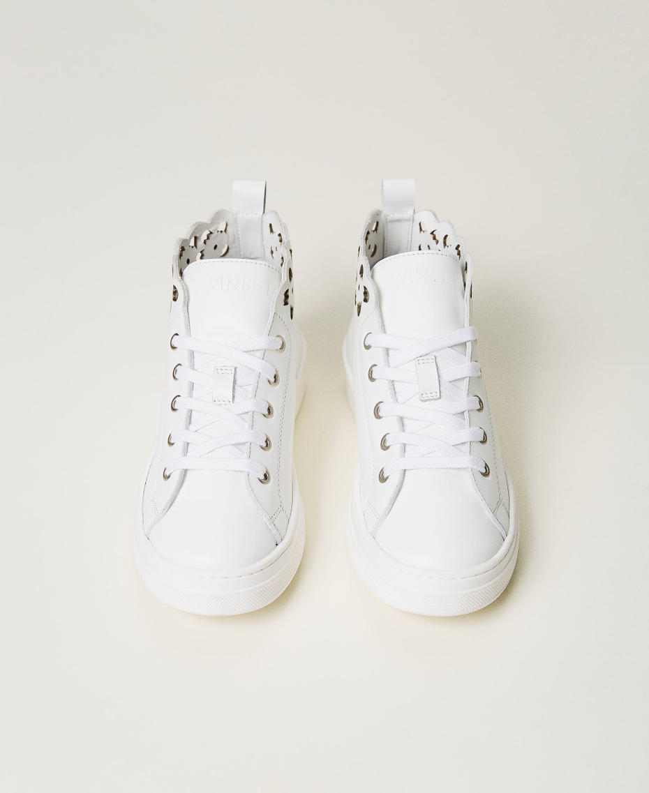 Openwork hart trainers