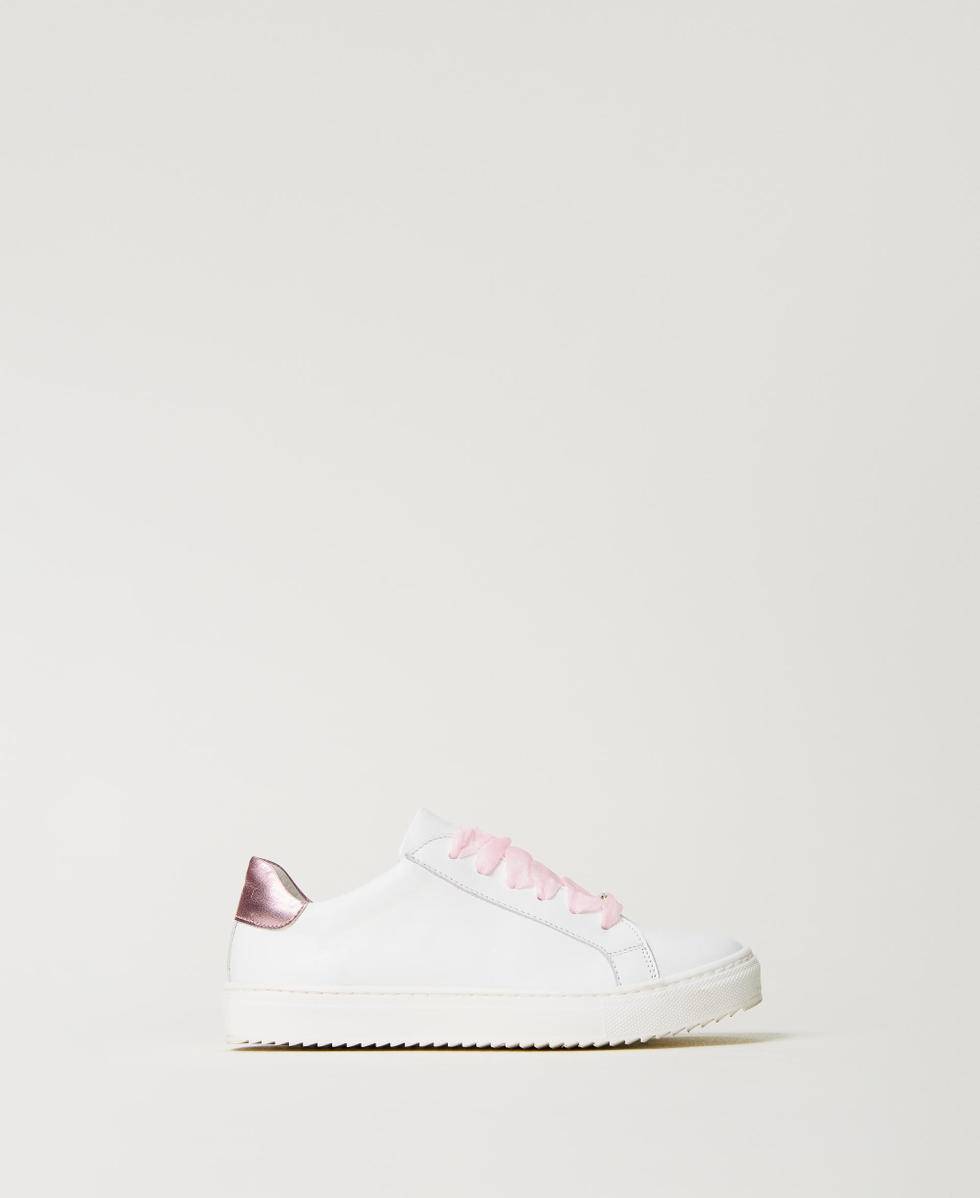 Sneakers con lacci in tulle