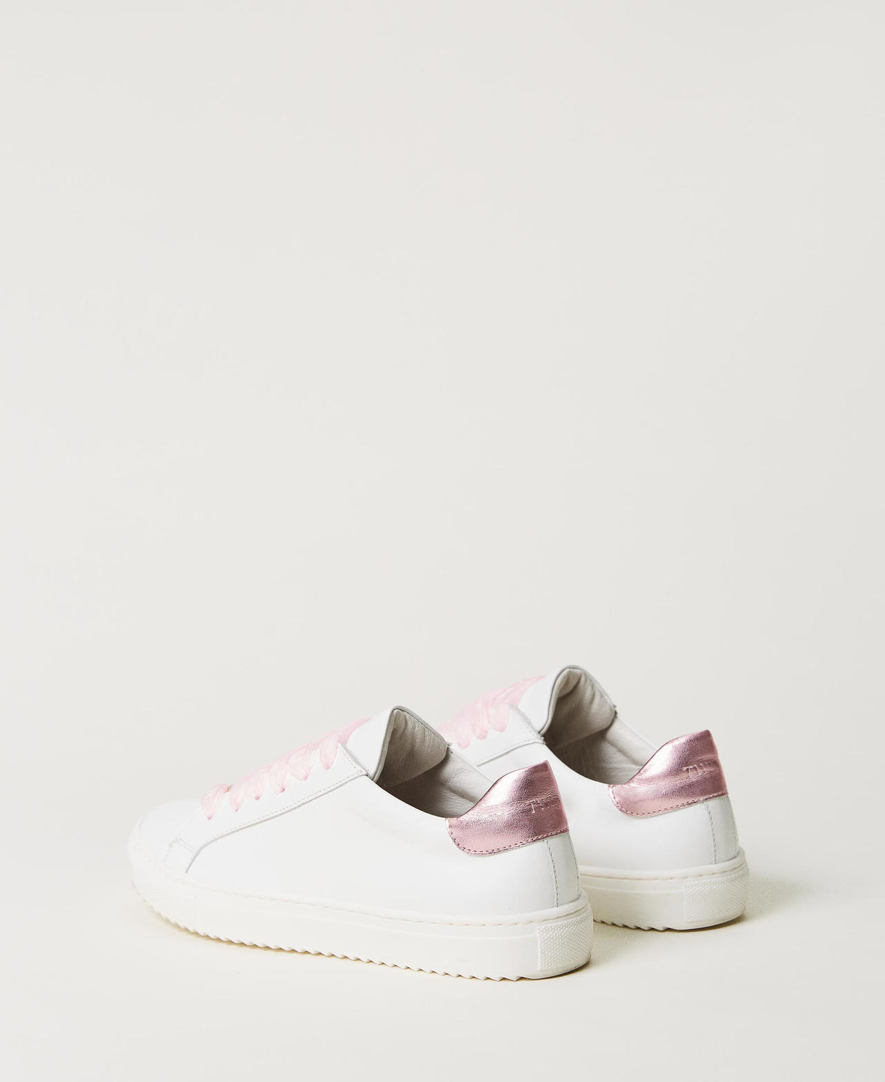 Trainers with tulle laces