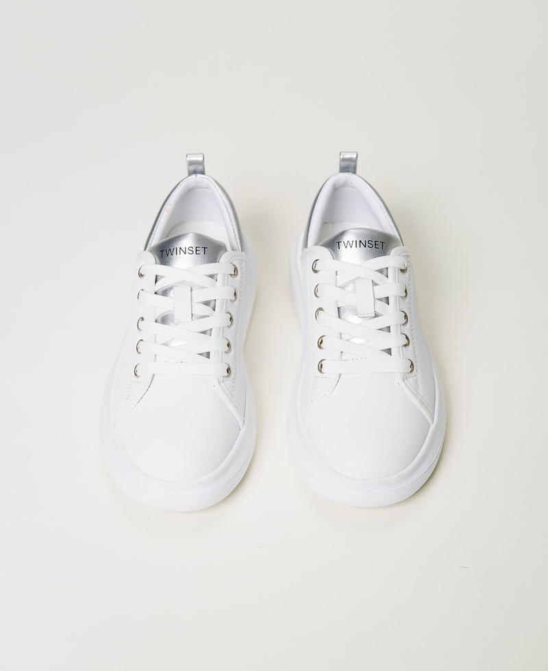 Sneakers mit Metallic-Detail