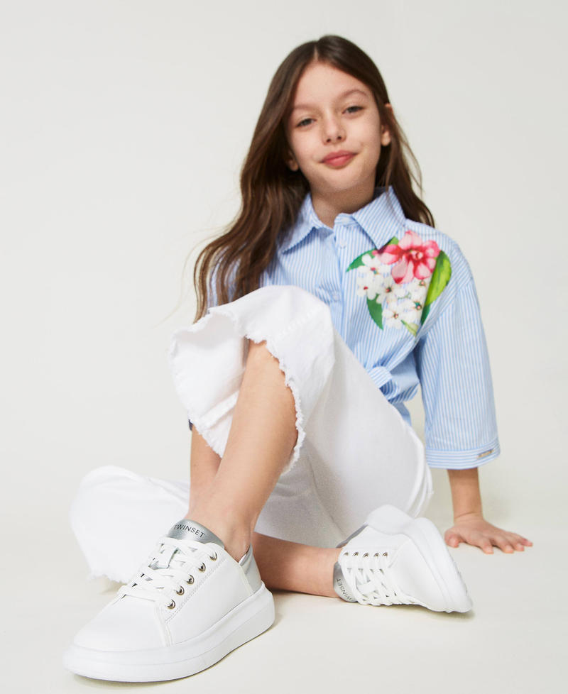 Sneakers mit Metallic-Detail