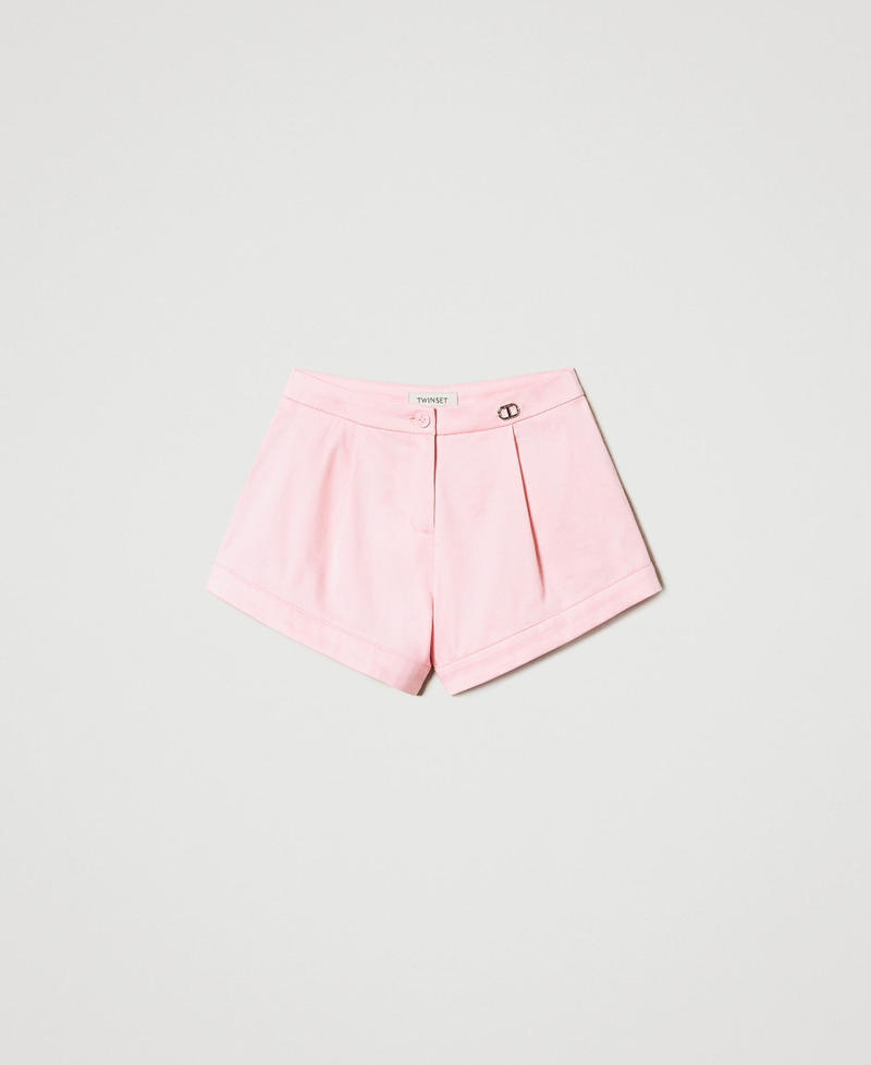 Shorts with pleats