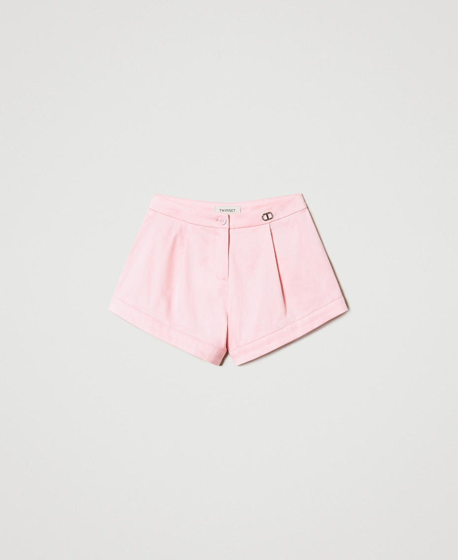 Shorts with pleats