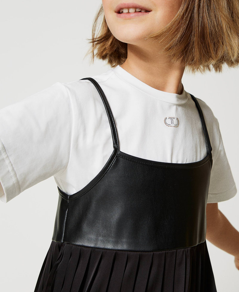 Pleated dress with lace and t-shirt