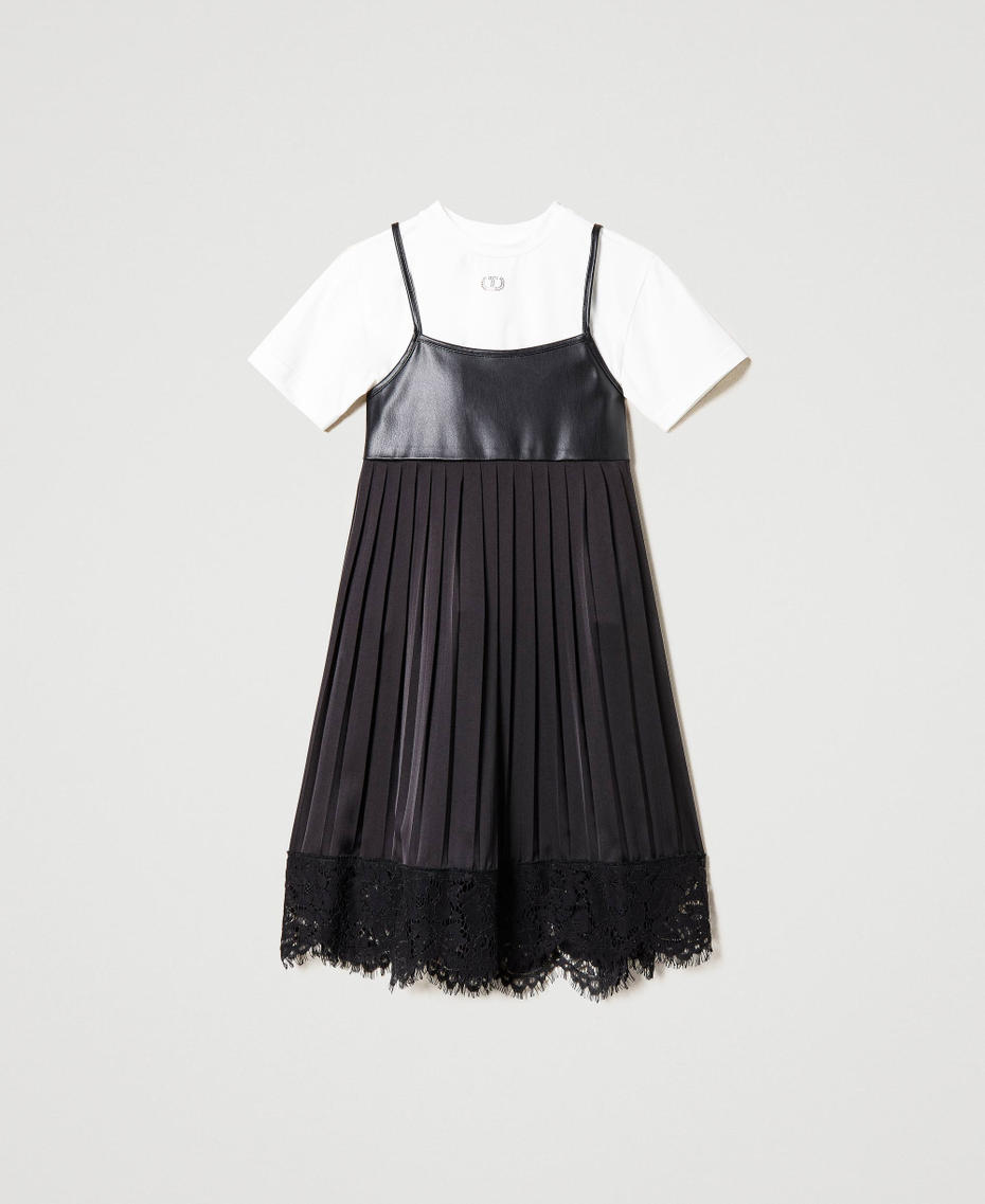 Pleated dress with lace and t-shirt