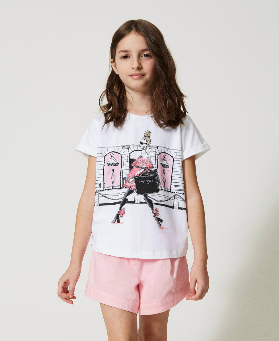 Camiseta con estampado y tachuelas multicolores