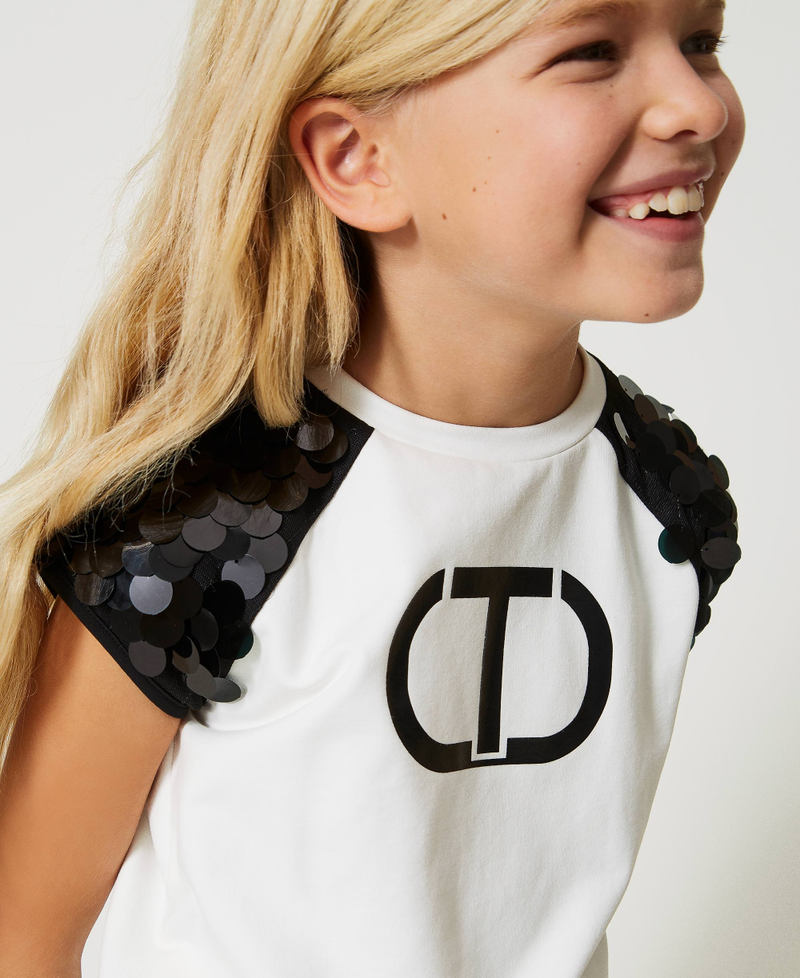 Oval T top and sequin shorts Two-tone Meringue / Black Girl 231GJ2110-04