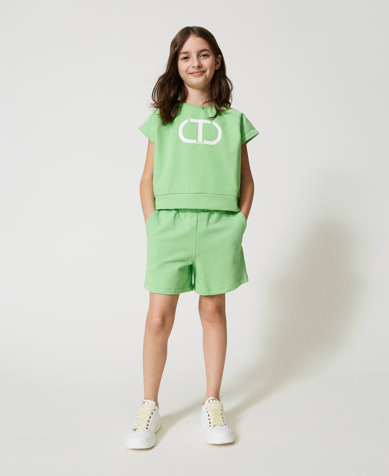 Logo-Top und Sweatshorts