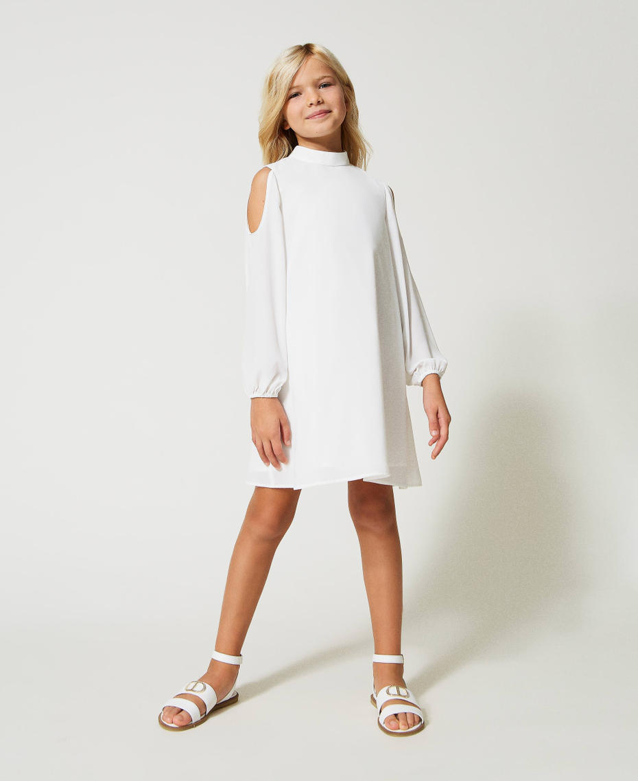 Robe courte en crêpe georgette avec ajour