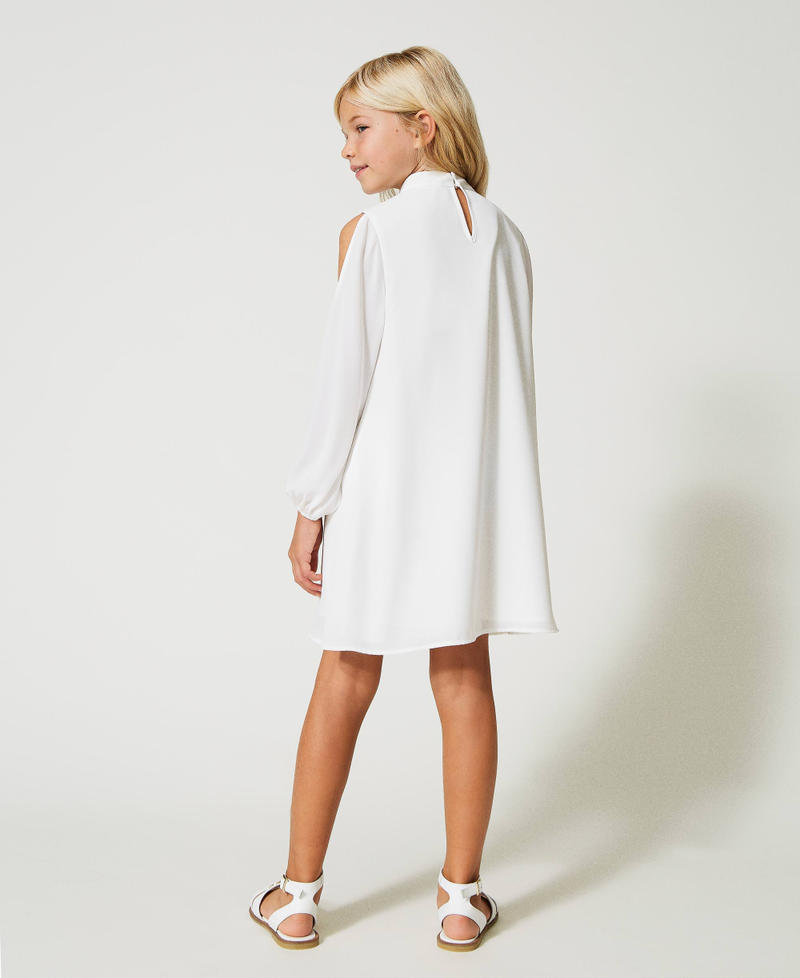 Robe courte en crêpe georgette avec ajour