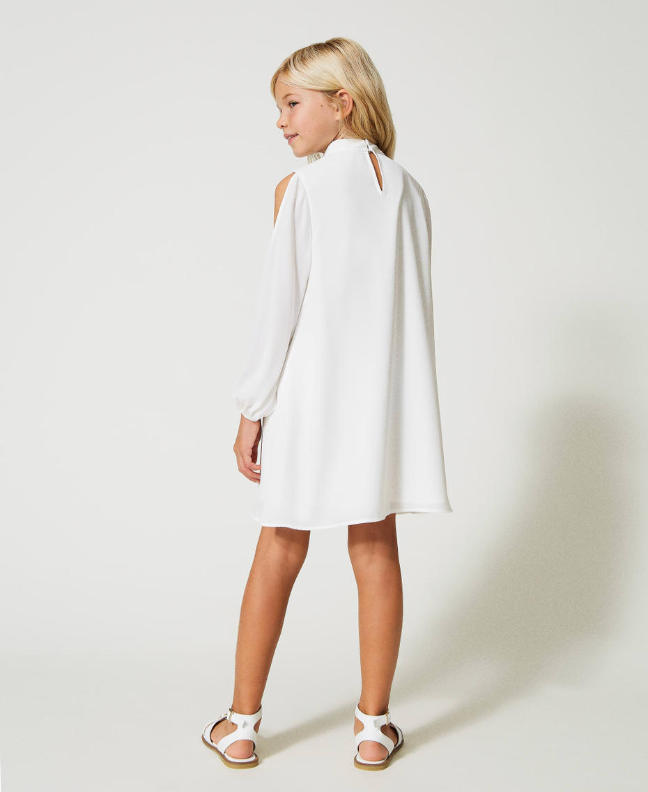 Robe courte en crêpe georgette avec ajour