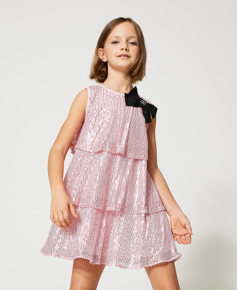 Robe courte volantée entièrement ornée de sequins