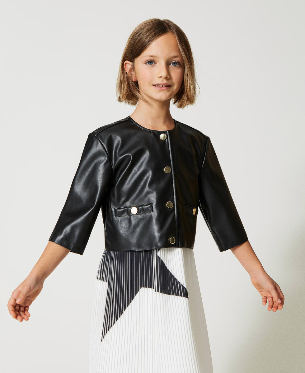 Chaqueta de efecto piel con botones autom&aacute;ticos