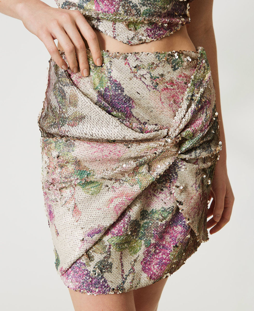 Mini-jupe enti&egrave;rement orn&eacute;e de sequins floraux