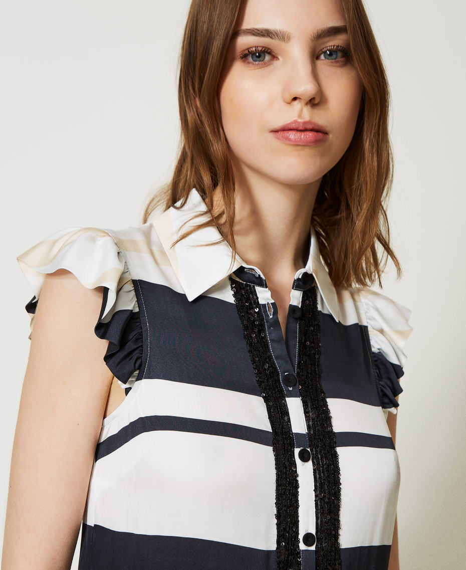 Kurzes gestreiftes Paillettenkleid