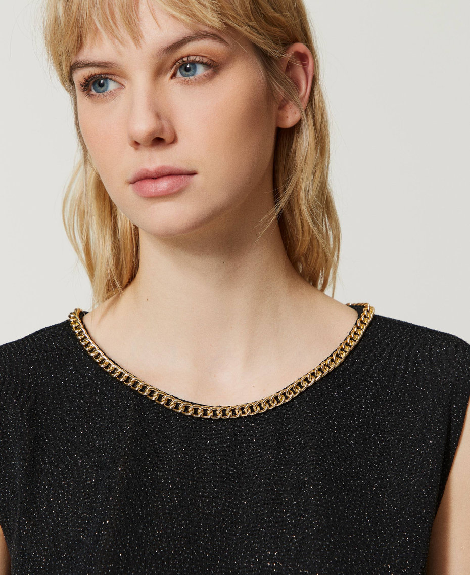Top avec chaîne décorative