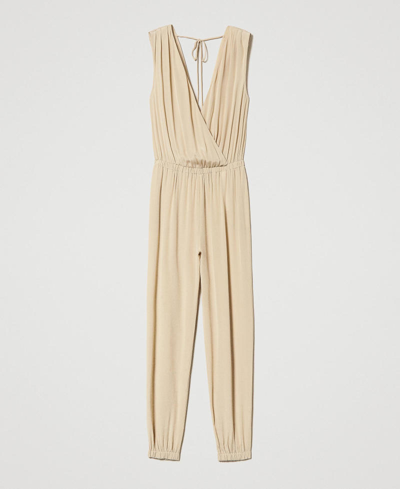 Combinaison avec profonde encolure