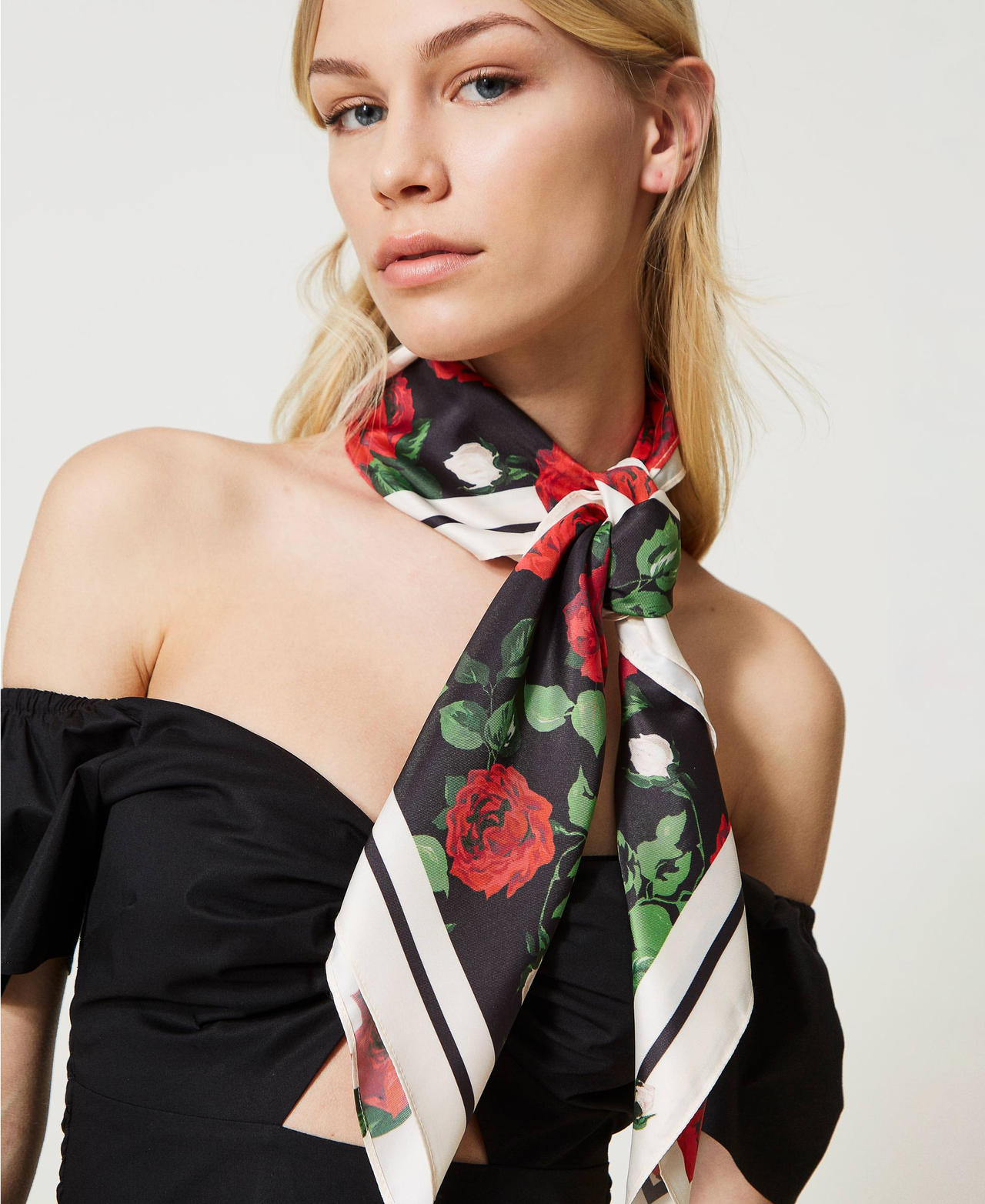 Kefiah with rose print Large Rose Print Woman 231LB47NN_10318_0S