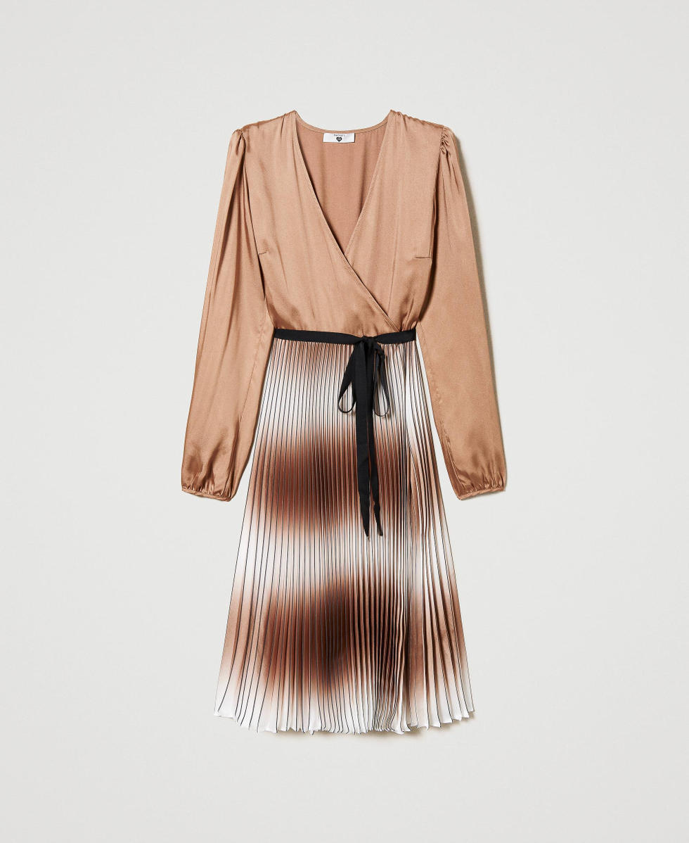 Robe mi-longue en satin avec pliss&eacute;