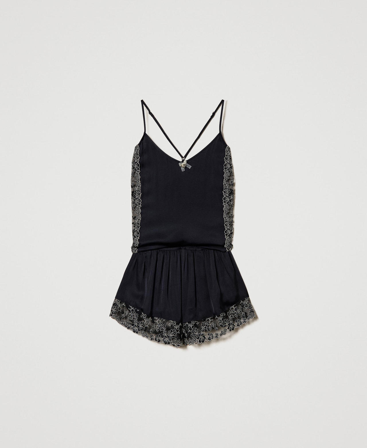 Pyjama court en satin et dentelle
