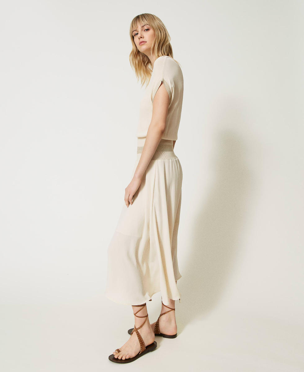 Robe longue en maille et cr&ecirc;pe georgette