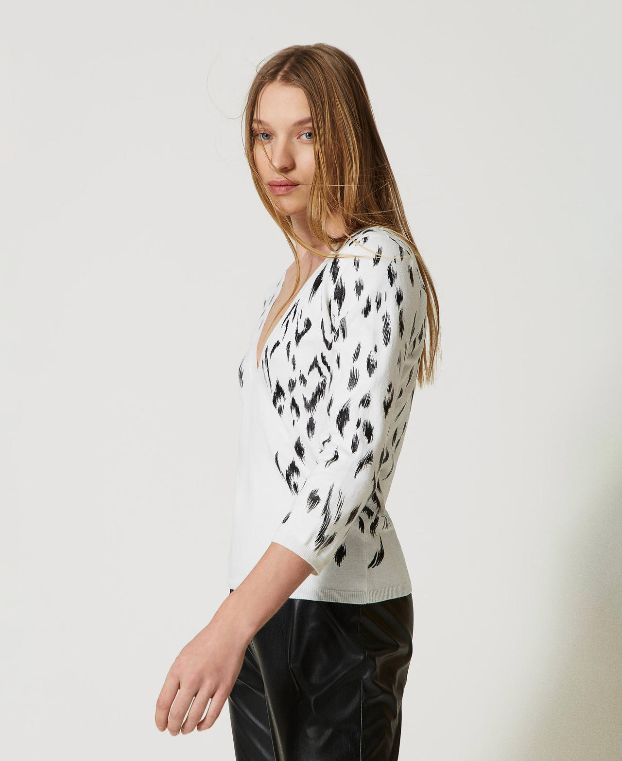 Regular fit jumper with animal print