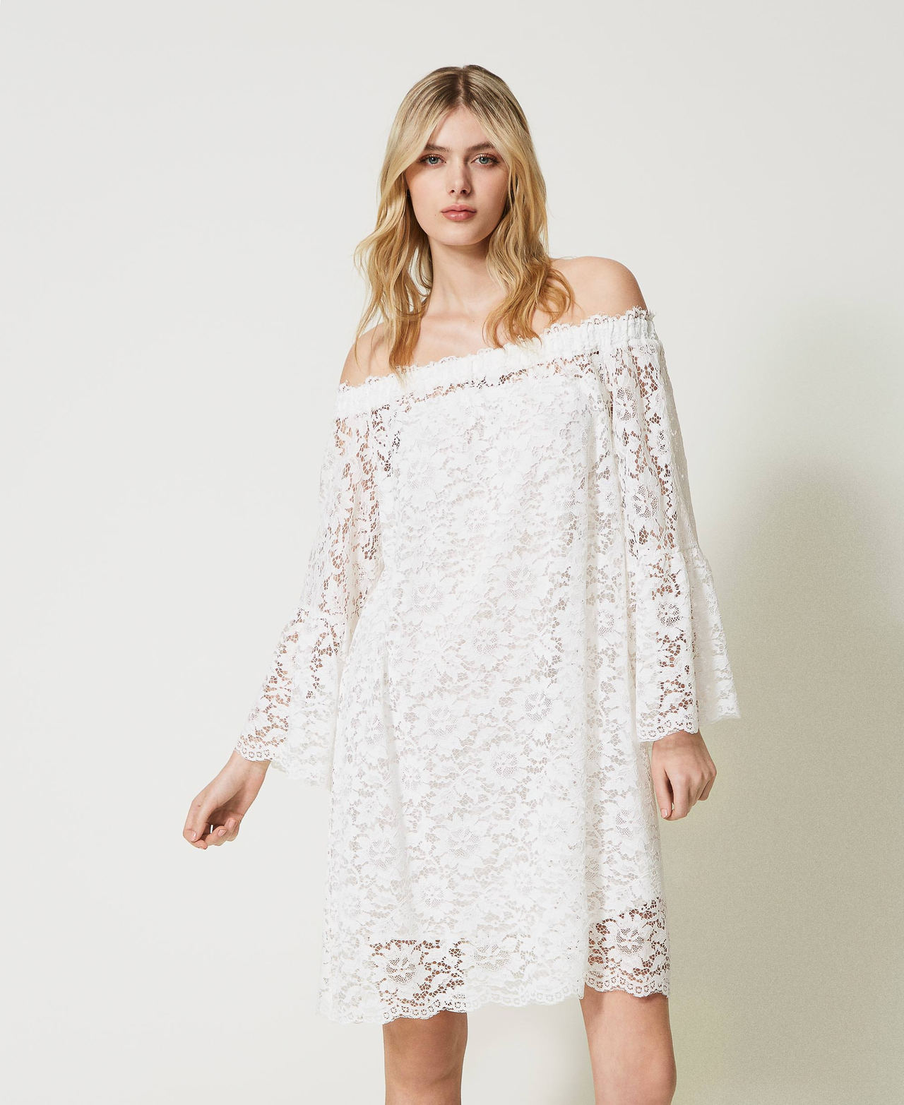 Caftan court en dentelle macramé