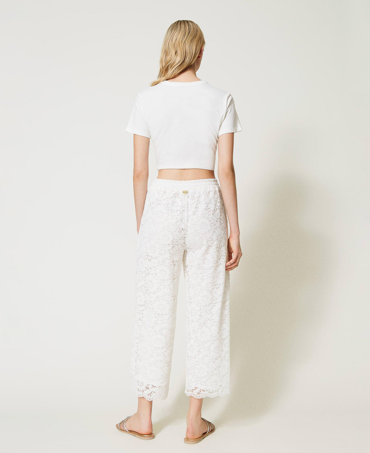 Pantaloni cropped in pizzo macramè