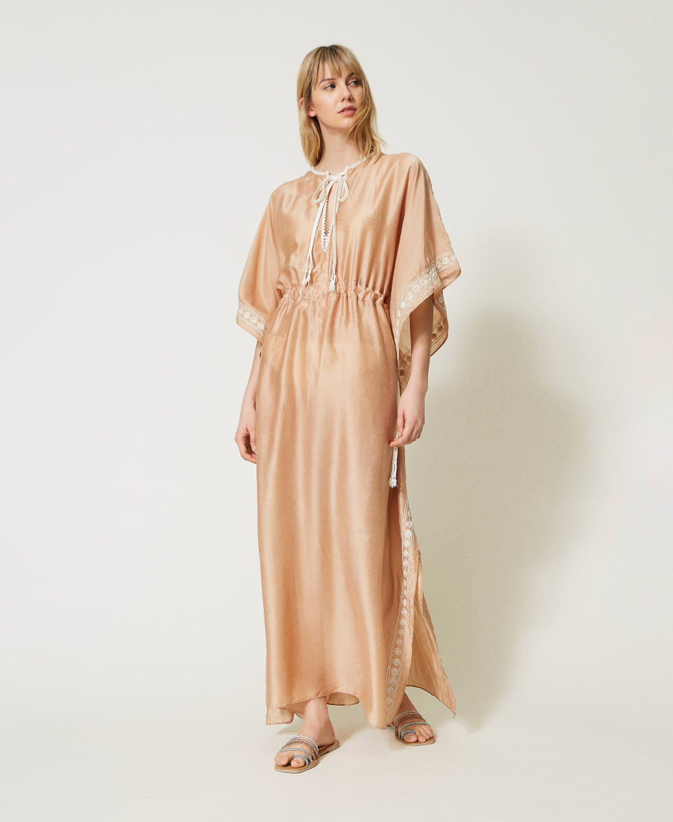 Caftan long en mousseline avec broderie
