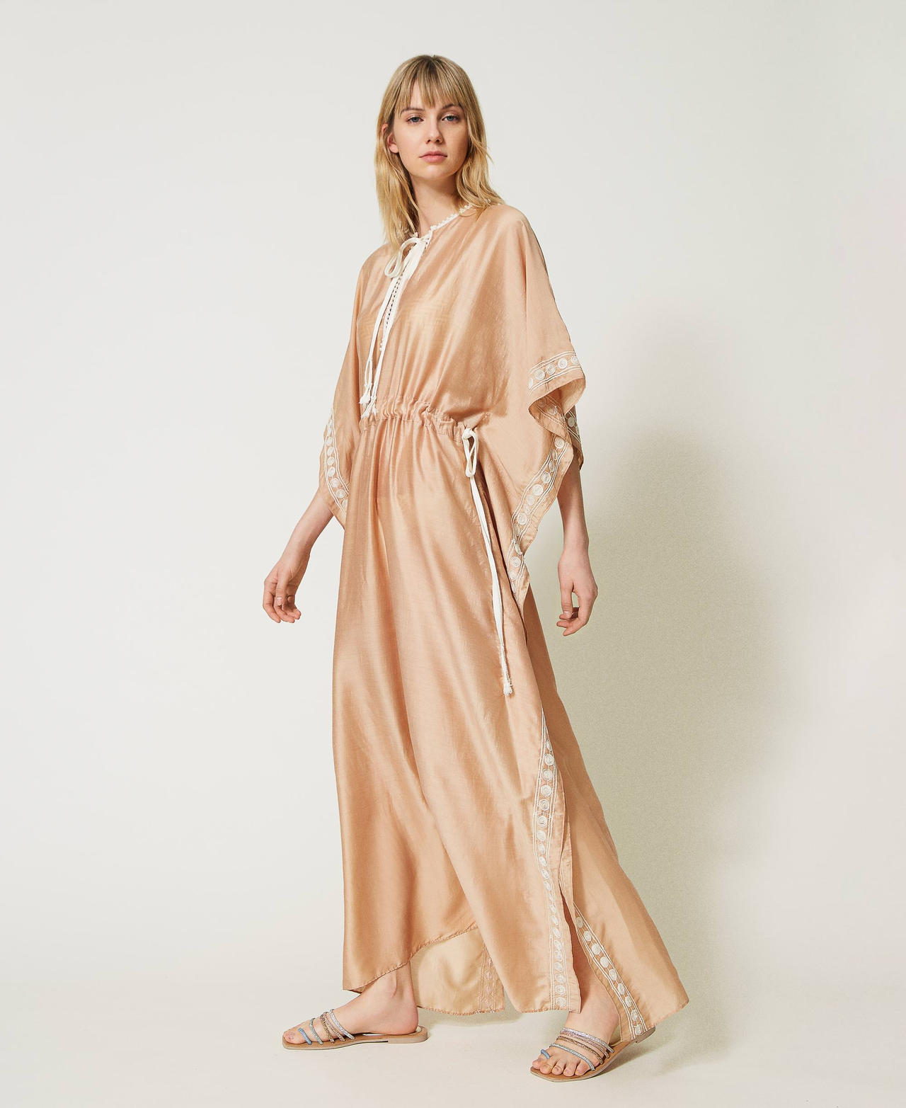 Langer Kaftan aus Musselin mit Stickerei Zweifarbig „Caribbean Beach“-Beige / Sahne Frau 231LM2FAA-02