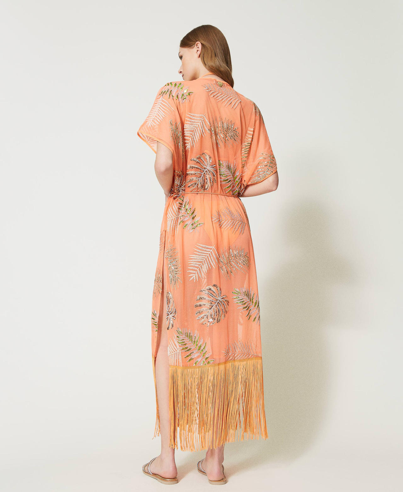 Caftano lungo con ricamo e frange