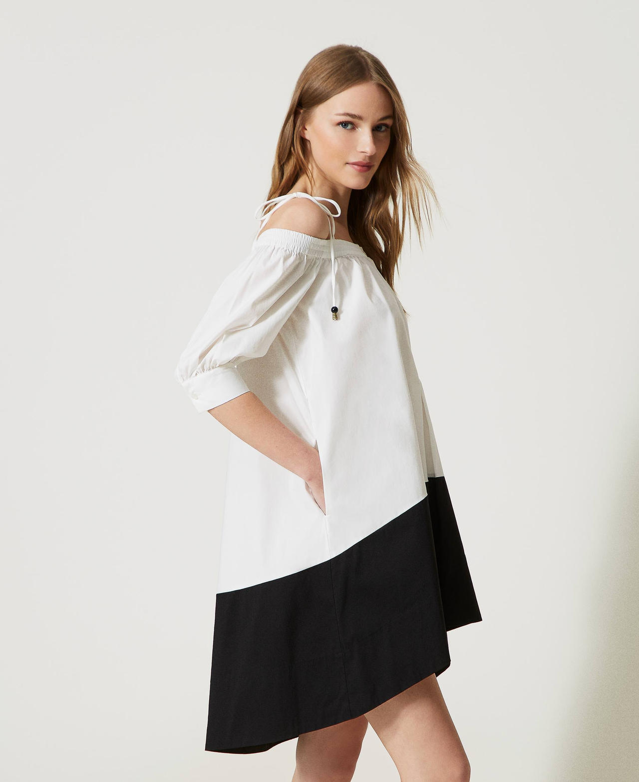 Short two-tone off-shoulder dress