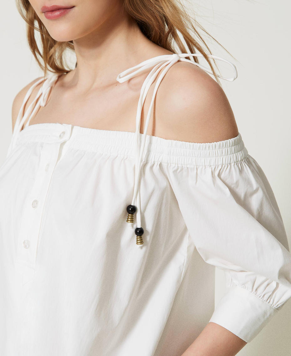 Short two-tone off-shoulder dress
