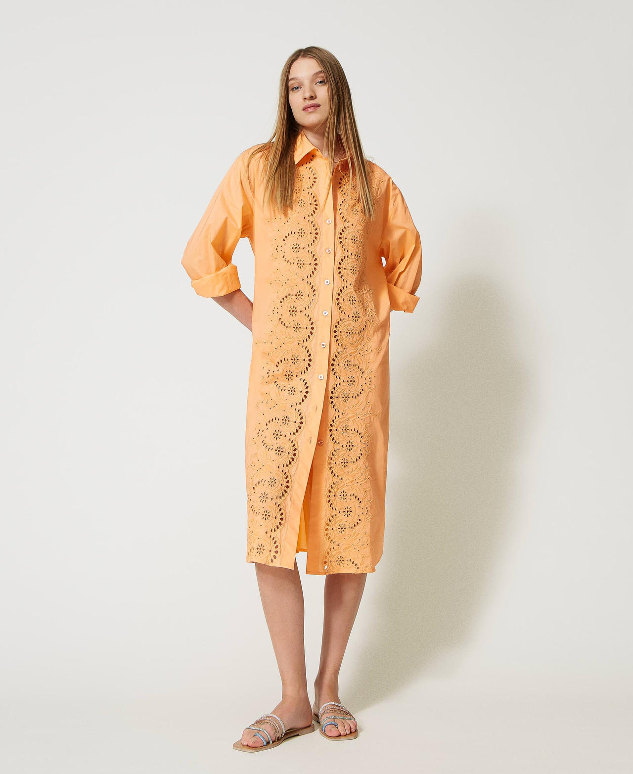 Robe chemisier midi avec broderie anglaise