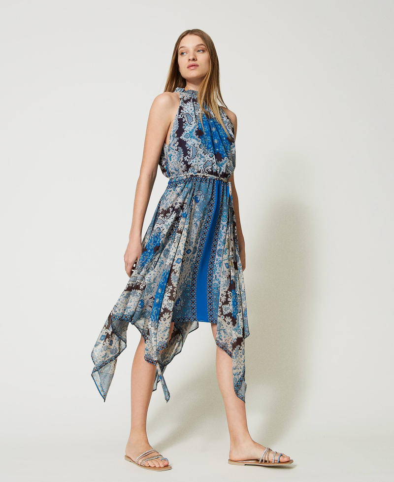 Robe asymétrique avec imprimé foulard