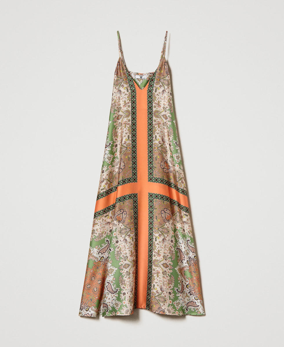 Robe longue en satin avec imprim&eacute; foulard