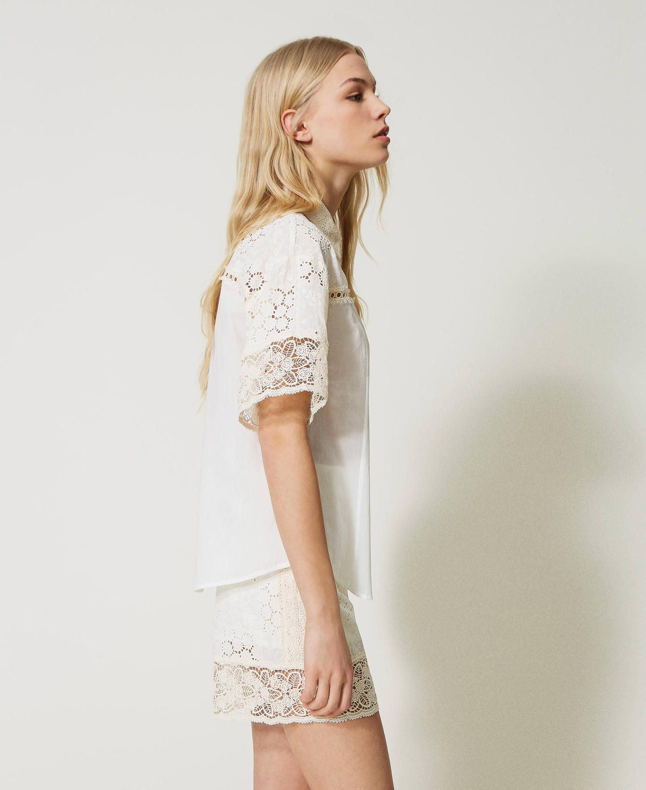 Poplin shirt with broderie anglaise and lace