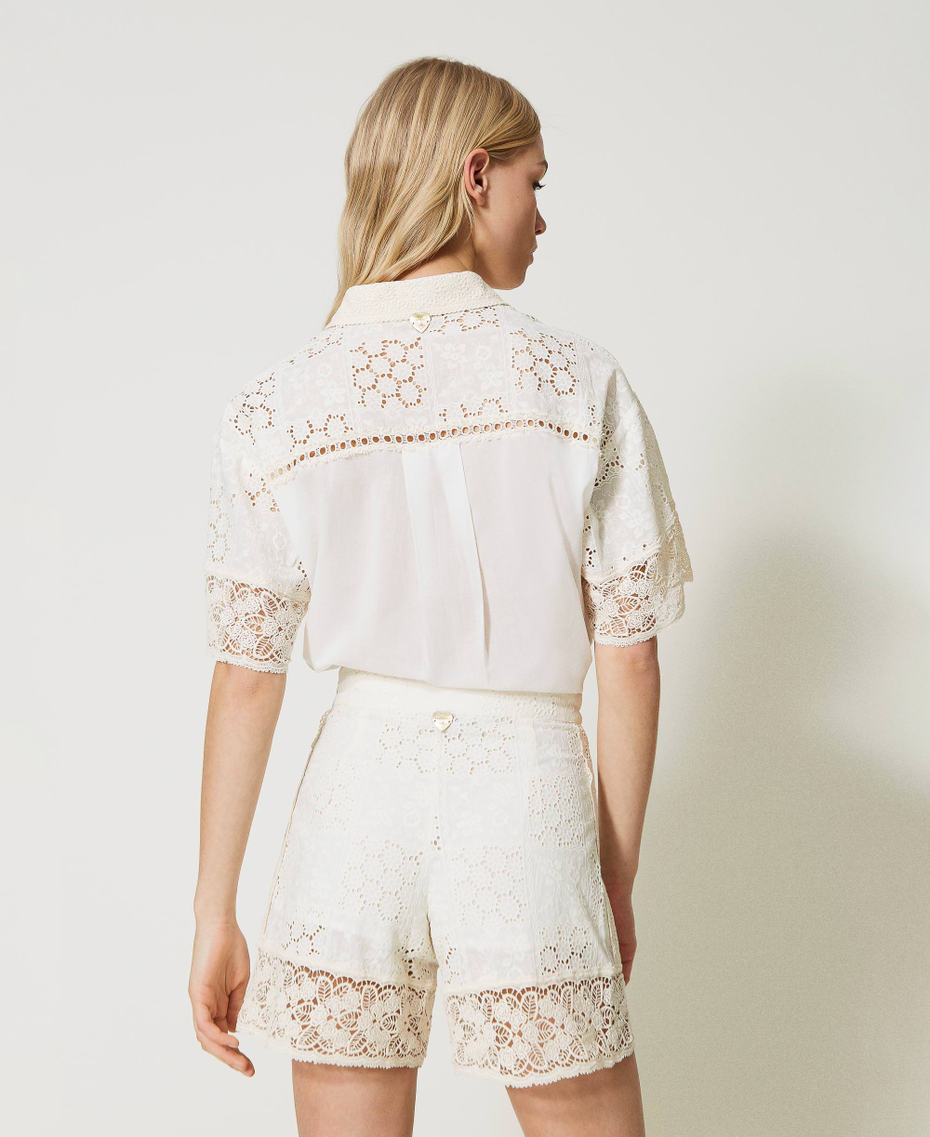 Shorts de bordado inglés con macramé Mujer, Blanco TWINSET Milano