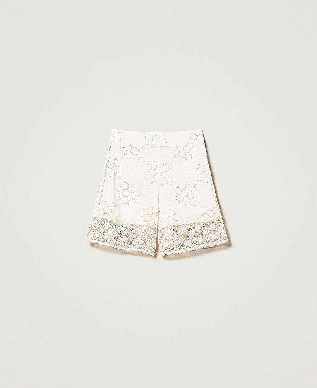 Shorts de bordado inglés con macramé Mujer, Blanco TWINSET Milano