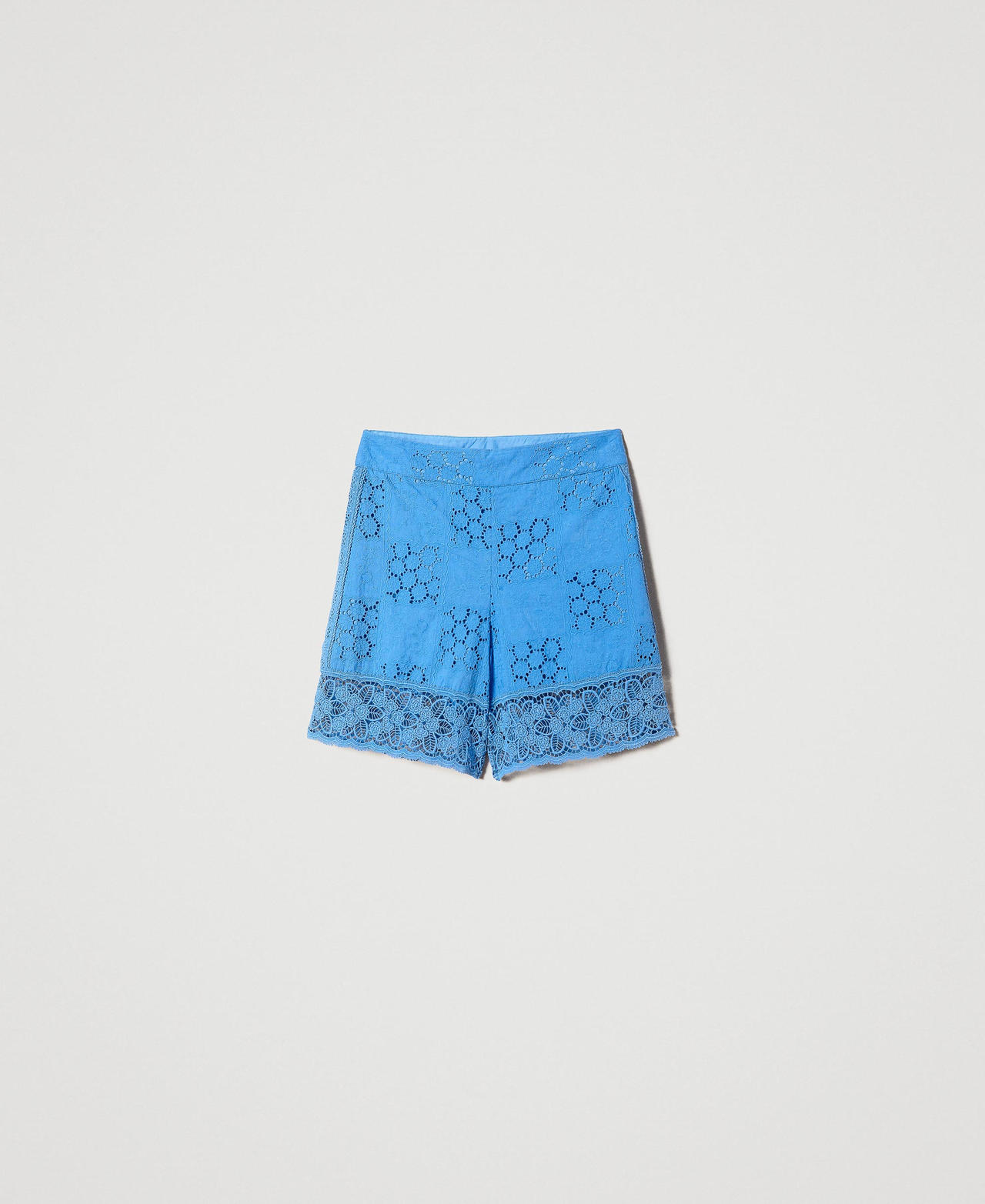 Short en broderie anglaise avec dentelle macramé
