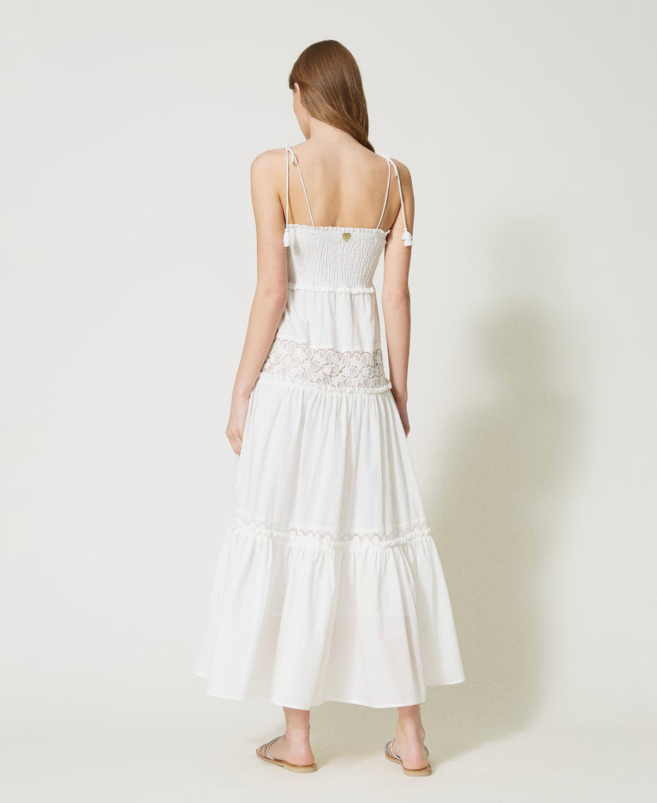 Maxistufenkleid mit Makramee Mattweiß Frau 231LM2YEE_00526_03