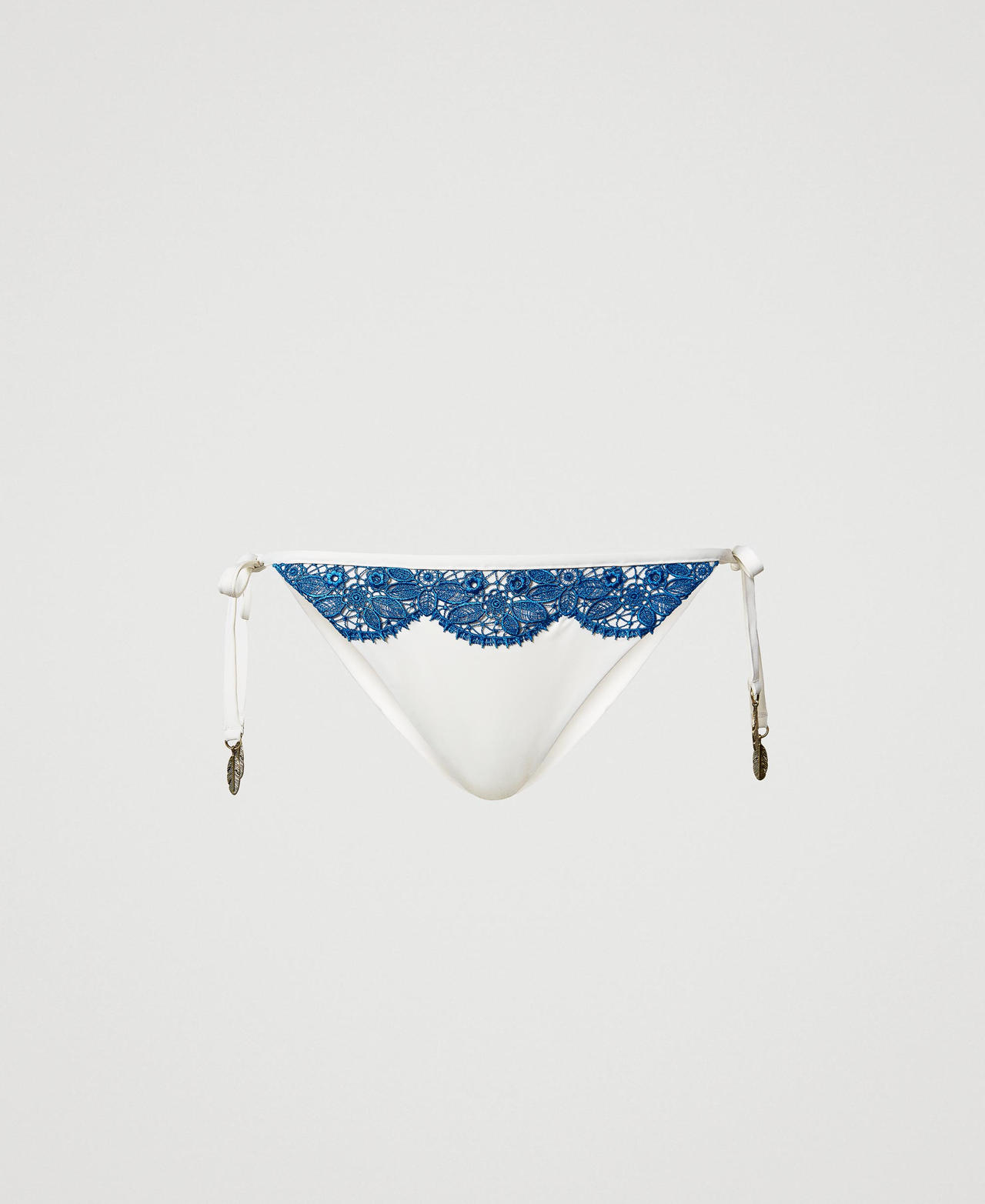 Bikinitanga mit Makrameespitze Zweifarbig Off White / „Neon Ink“-Blau Frau 231LMMF88-0S