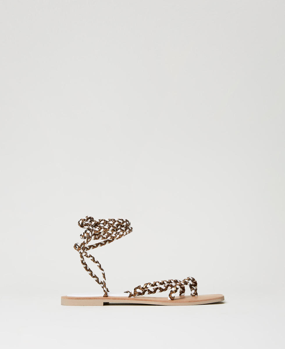 Flat thong sandals with weaved laces