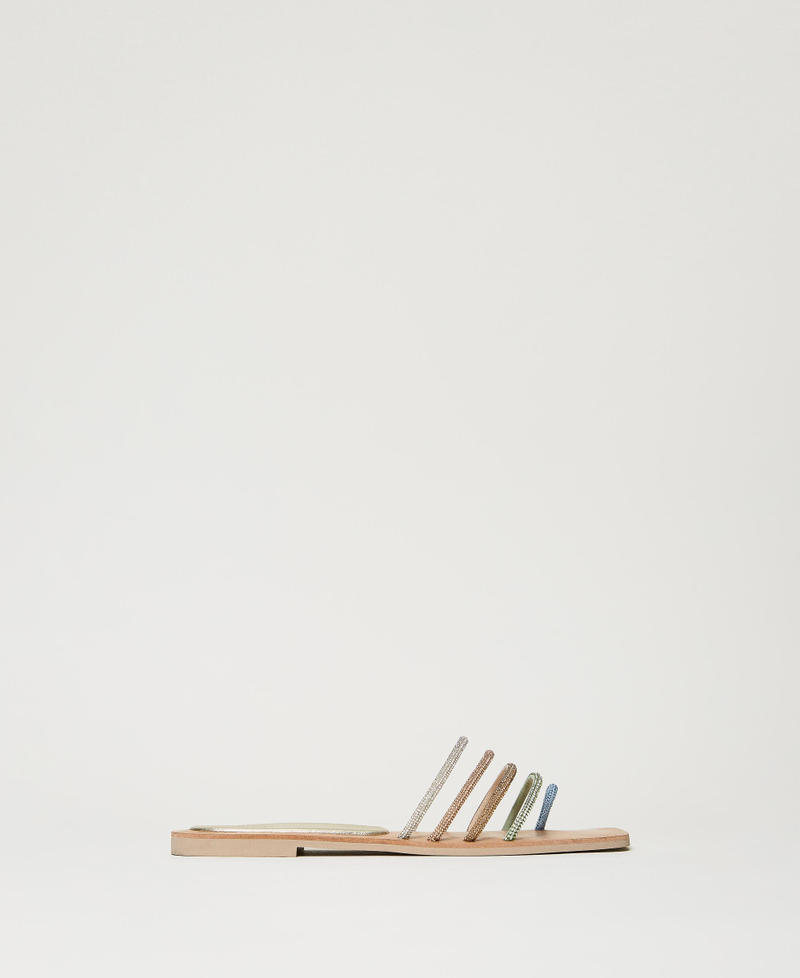 Sandales plates avec lanières multicolores